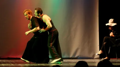 Claudiu Bleonţ duce în spinare un campion olimpic!