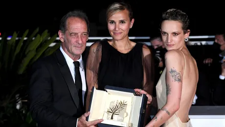 Cannes 2021: „Titane”, premiat cu Palme d´Or; Julia Ducournau, abia a doua regizoare care câștigă marele premiu