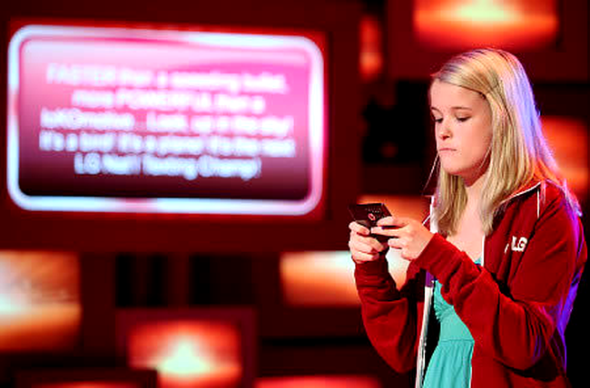  O fetita de 15 ani a castigat 50.000 de dolari intr-o competitie de scris sms-uri