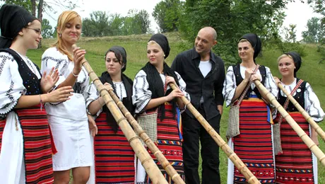 Mihai Mitoşeru a căutat fete frumoase cu tulnicul