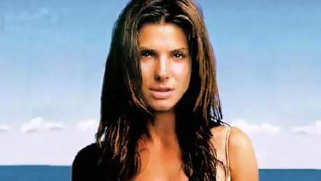 Sandra Bullock promite sa nu mai apara imbracata!