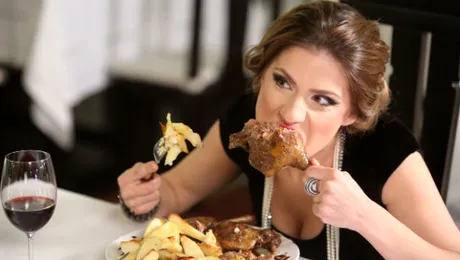 Tili Niculae  prinsă cu pulpa-n gură!