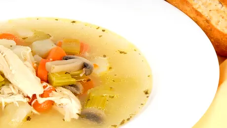 REȚETE SUPĂ‚ DE PUI: 10 rețete pentru supă de pui