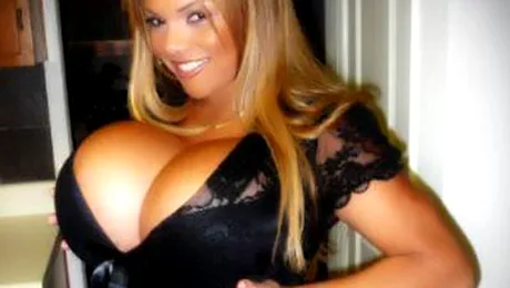 Femeia cu cele mai mari silicoane bate recordurile (Poze)