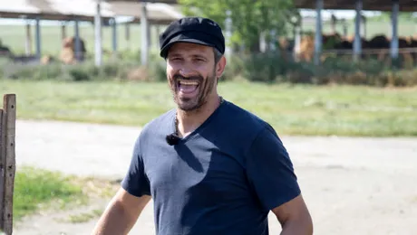 Nicolai Tand îşi aduce aminte de copilărie la ”Poftiţi la Nea Mărin”