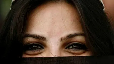 Machiajul femeilor care apar la televiziunea publica din Iran este interzis