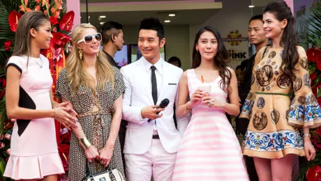 Motivul pentru care Mr. Pink nu se afişează cu Monica! E însurat şi are copii