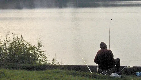 Lacul Cacacioasa e in zona Madulari, colt cu Maciuca, langa Milcoiu