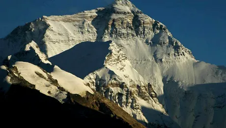 De ce este mai frig în vârful muntelui?