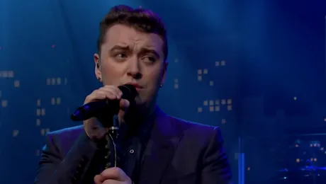 Sam Smith, noua senzaţie a muzicii britanice, impresionează cu „Lay Me Down” (Video)