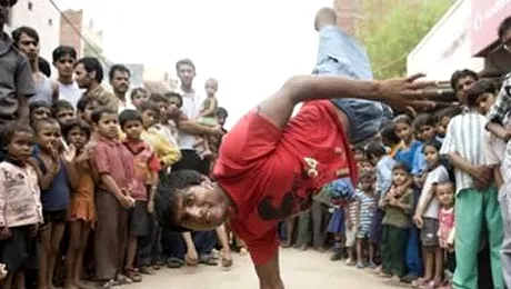 Acrobatul fara picioare uimeste lumea!