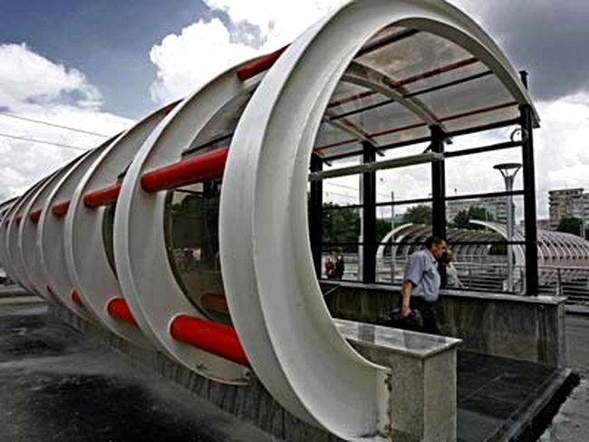 Statiile de tramvai si metrou din zona Obor au fost modernizate in stil "futurist"