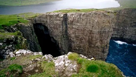 Sorvagsvatn – lacul de deasupra oceanului (Poze)