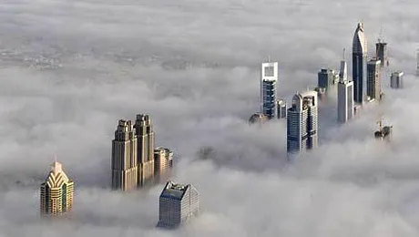 Cum arata orasul Dubai, in ceata, vazut de pe cea mai inalta cladire din lume (Poze)