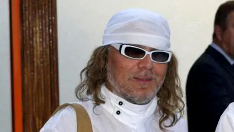 Stilistul Marian Darta pune gura pe sticla, ca sa puna mana pe sarpe (Video)