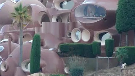 Iata pe ce constructie si-a pus amprenta Pierre Cardin (Poze)