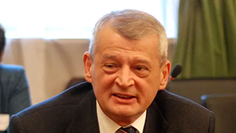 Oprescu: Basescu isi depaseste prerogativele