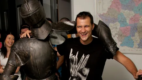 De ziua lui, Şerban Huidu a primit o armură