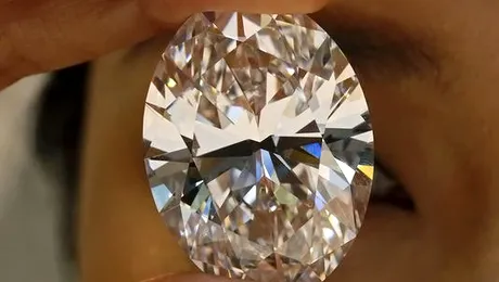 Diamant de mărimea unui ou, vândut pentru o sumă-record în China