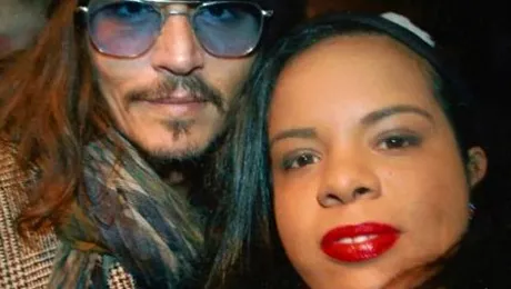 Femeia care s-a fotografiat cu aproape toate vedetele lumii