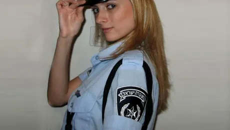 Fetele in uniforma: Astazi, politistele! (Poze)