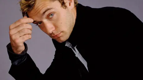 Mama copilului lui Jude Law nu aleargă după averi