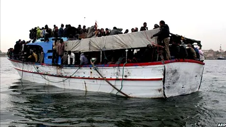 Emigranti africani lasati sa moara de sete si de foame, in Mediterana