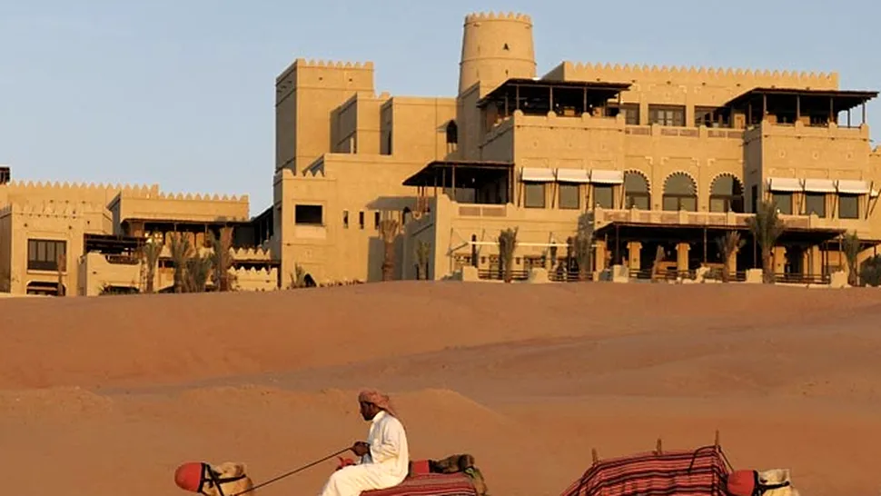 Hotelul Qasr Al Sarab, oaza de lux in desert (Poze)
