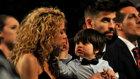 Shakira şi Pique, momente de afecţiune în public