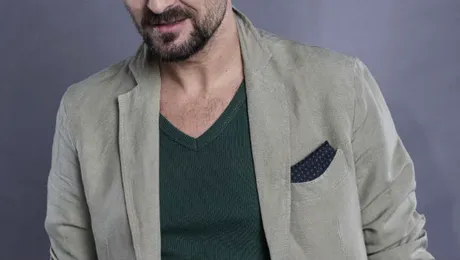 Un cunoscut artist a cântat pe străzi. A câştigat bani frumoşi!