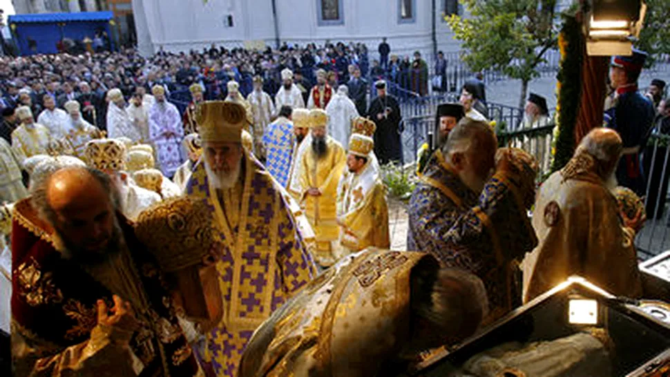 Sfantul Dimitrie cel Nou blocheaza strazile din Bucuresti