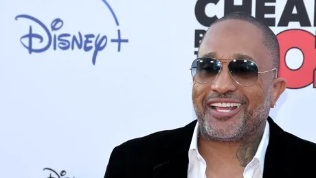 Kenya Barris va scrie și va regiza o nouă versiune a filmului „Vrăjitorul din Oz”, pentru Warner Bros