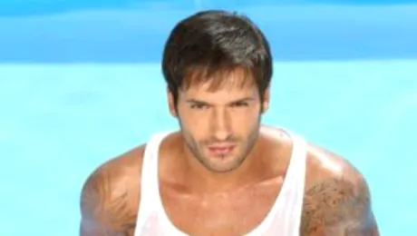 Radu Vâlcan şi-a turnat o găleată plină de cuburi de gheaţă în cap