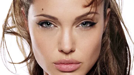 Angelina Jolie: „Nu am crezut niciodată că mă voi îndrăgosti și că voi avea copii”