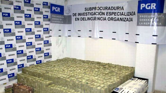 O camera plina cu bani