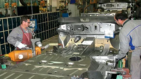 Dacia reia luni productia, dar doar pentru trei zile