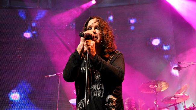 Ozzy Osbourne incendiaza atmosfera, oriunde ar canta