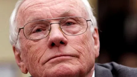 Neil Armstrong: „Sa ne intoarcem pe Luna, Marte este prea departe”