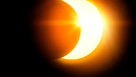 Super Lună și eclipsă de Lună, simultan, luni, în premieră după peste 30 ani