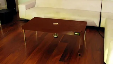 Doi designeri au creat mobila „carnivora”