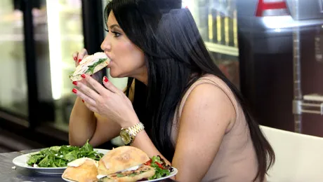 Ce mănâncă, de fapt, Kim Kardashian, ca să slăbească? Cum arată meniul ei zilnic