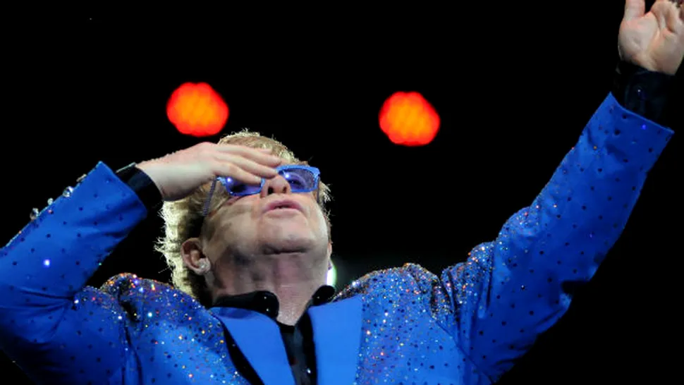 Elton John a închiriat o cameră de hotel pentru ochelari!