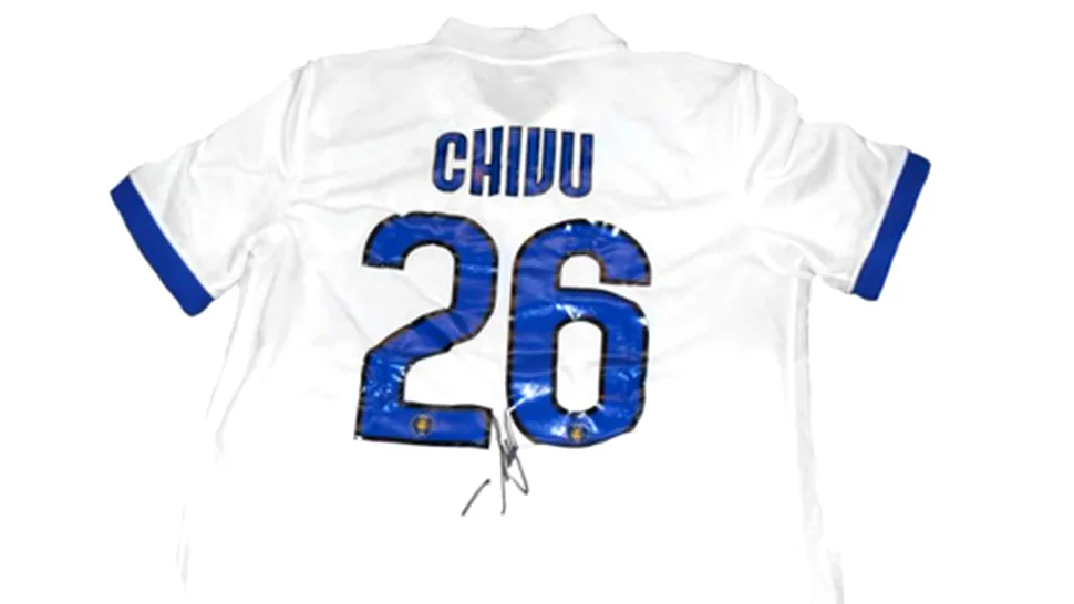 Tricoul lui Cristi Chivu, scos la licitatie in scopuri caritabile