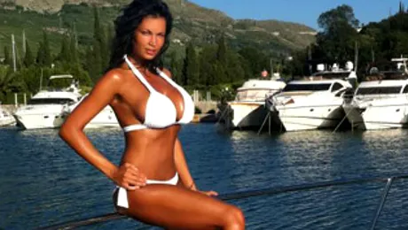 Nicoleta Luciu, senzaţională în costum de baie