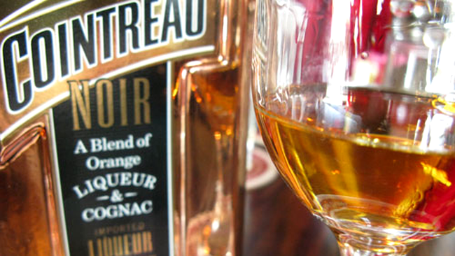 Lichior Cointreau Noir, in varianta simpla