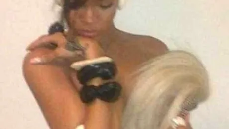 Rihanna, topless pe Twitter