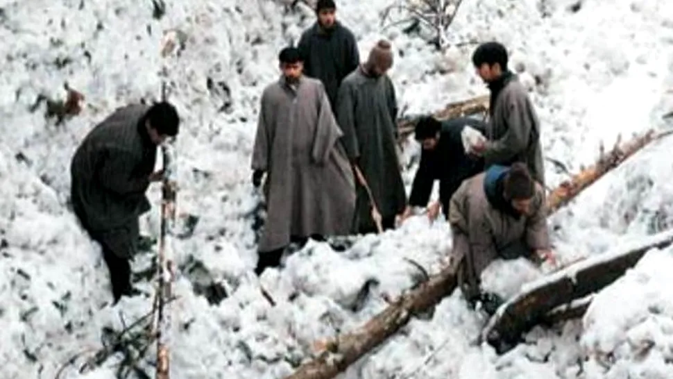 Pakistan: 135 de persoane îngropate de o avalanșă