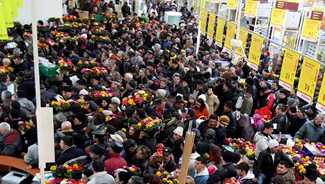 Romanii s-au calcat, din nou, in picioare! Motivul: detergent la promotie!