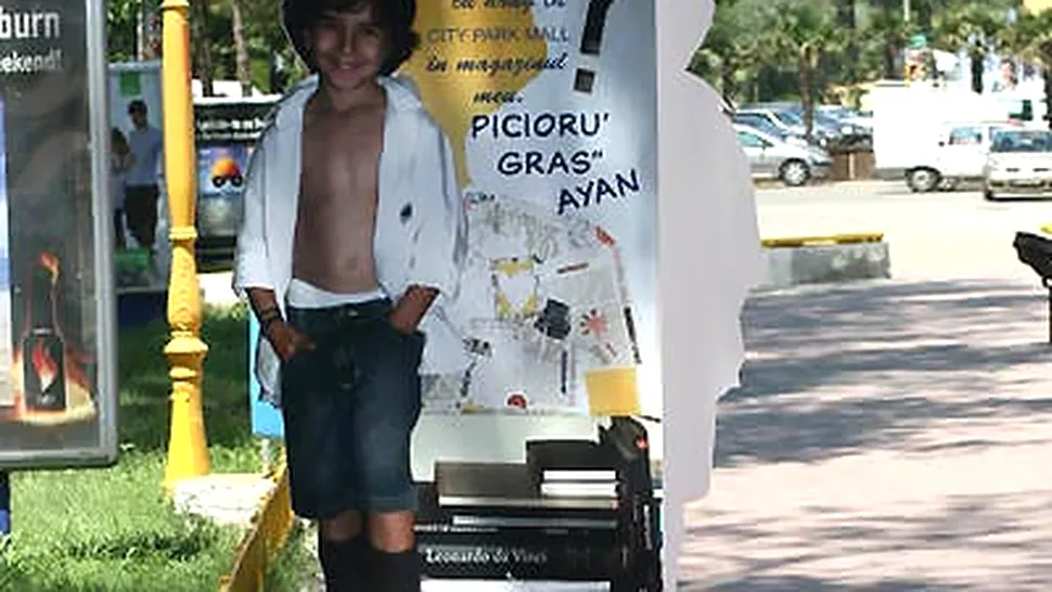 Fiul Mihaelei Radulescu, in chiloti pentru afacerea mamei