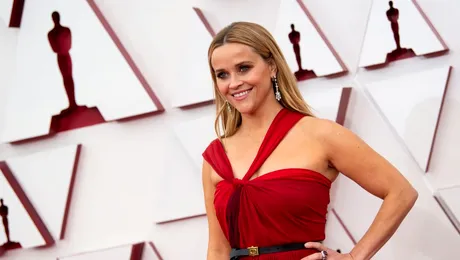 Reese Witherspoon și-a vândut compania media pentru 900 de milioane de dolari